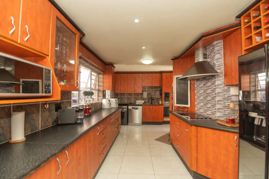 6 Bedroom Property for Sale in Sherwood Eastern Cape